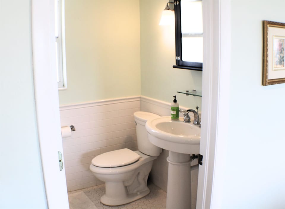 Charming Bathroom: Bright vibes with a stylish sink and fresh coastal colors await!