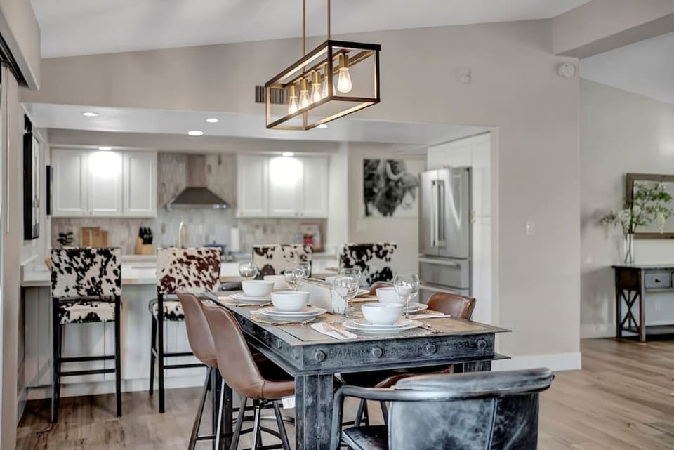 Dining table seating 6 people