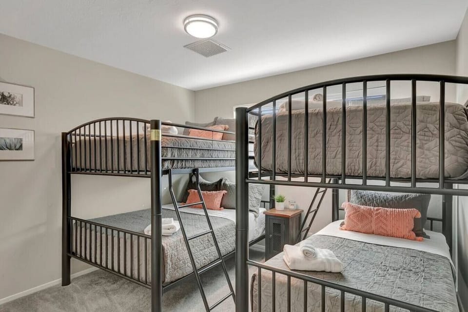 Bedroom 3 with twin bunk beds