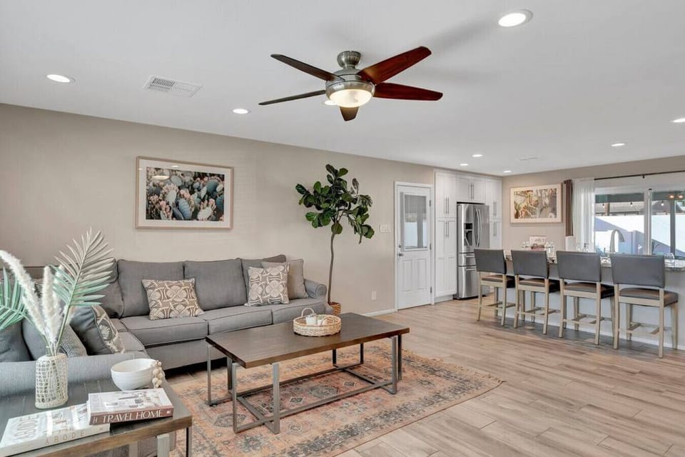 Open layout - Living area and kitchen