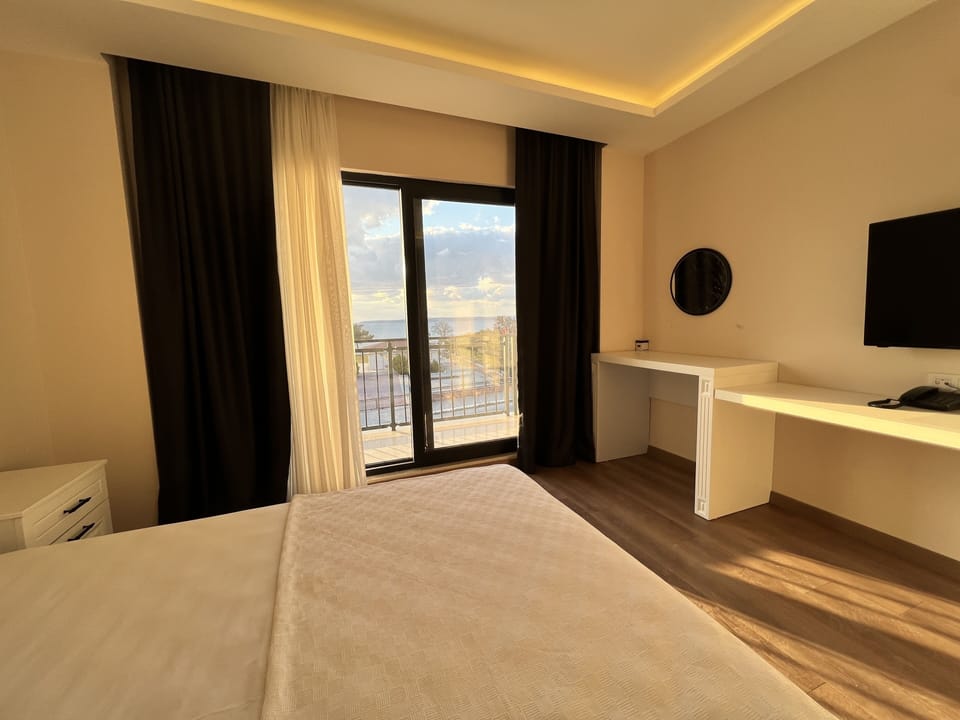 Comfort Double Room, 1 Bedroom, Refrigerator, Sea View | Minibar, free WiFi, bed sheets