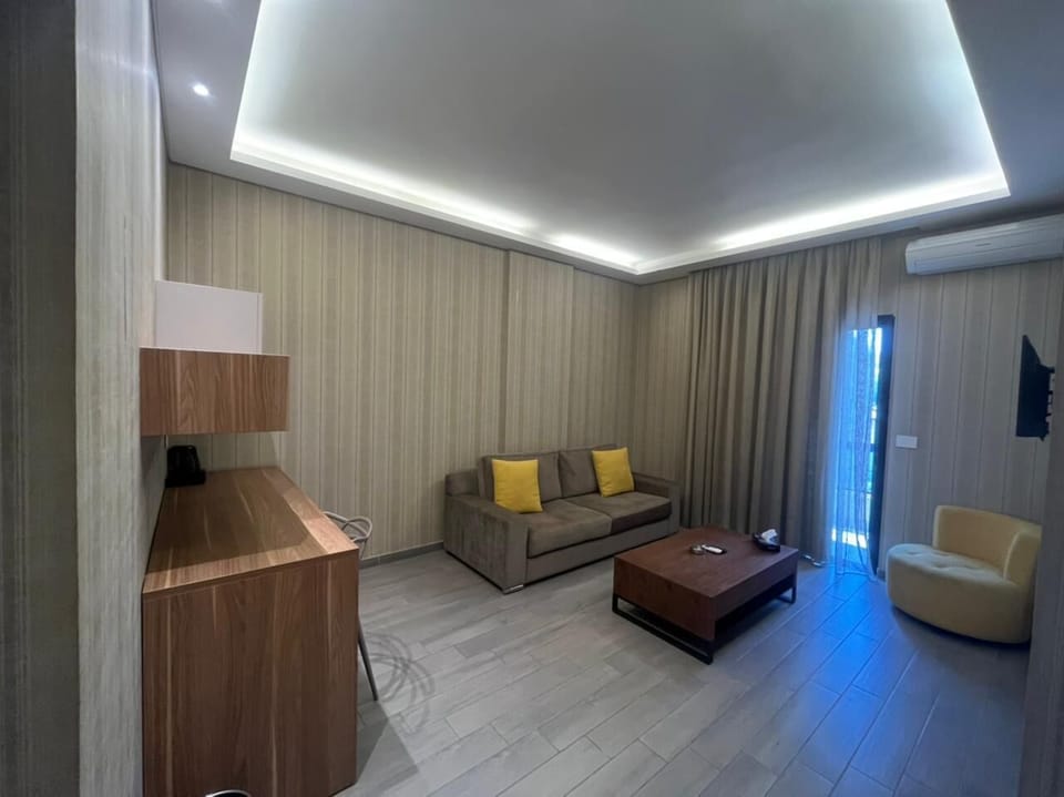Suite | Living area | 32-inch plasma TV with digital channels, TV