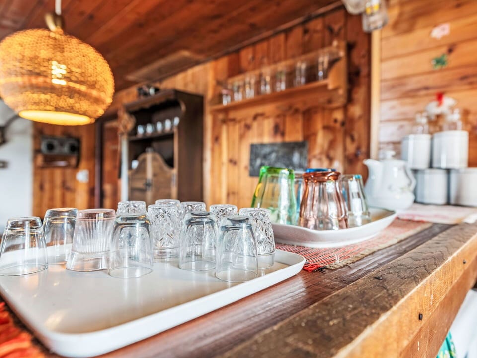 Wood, Furniture, Wood Stain, Log Cabin, Hardwood, Cottage, Restaurant, Plank, Barware, Lumber