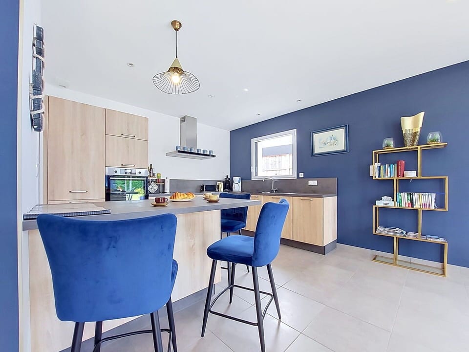 Furniture, Interior Design, Flooring, Wood, Floor, Ceiling, Lighting, Room, Apartment, Home