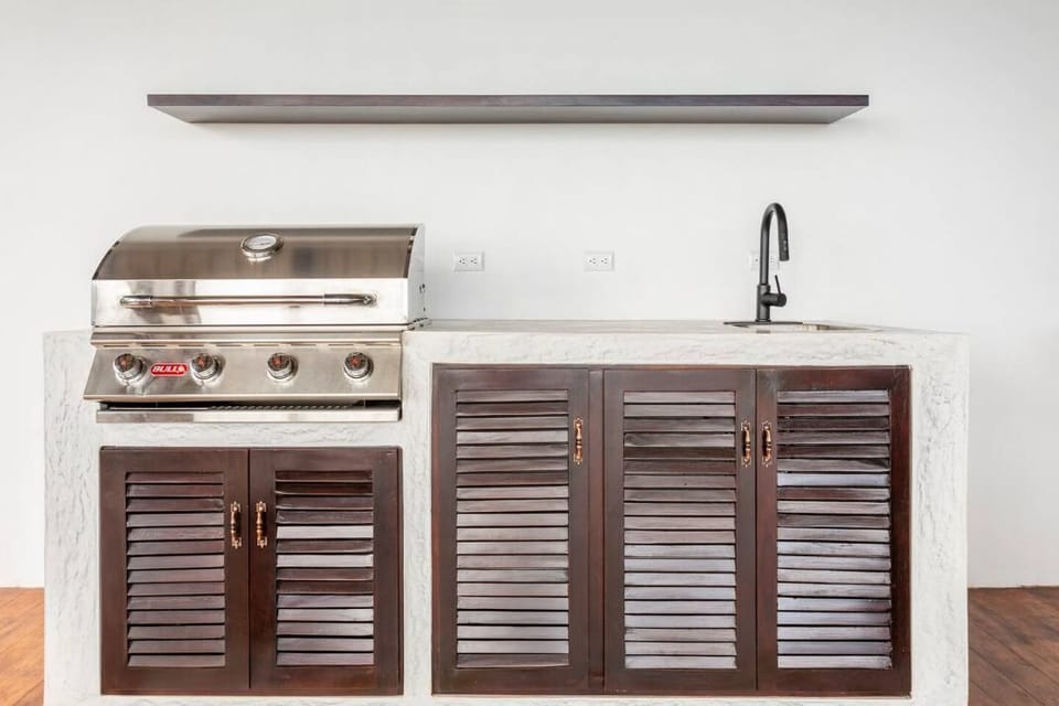 Outdoor BBQ station & sink
