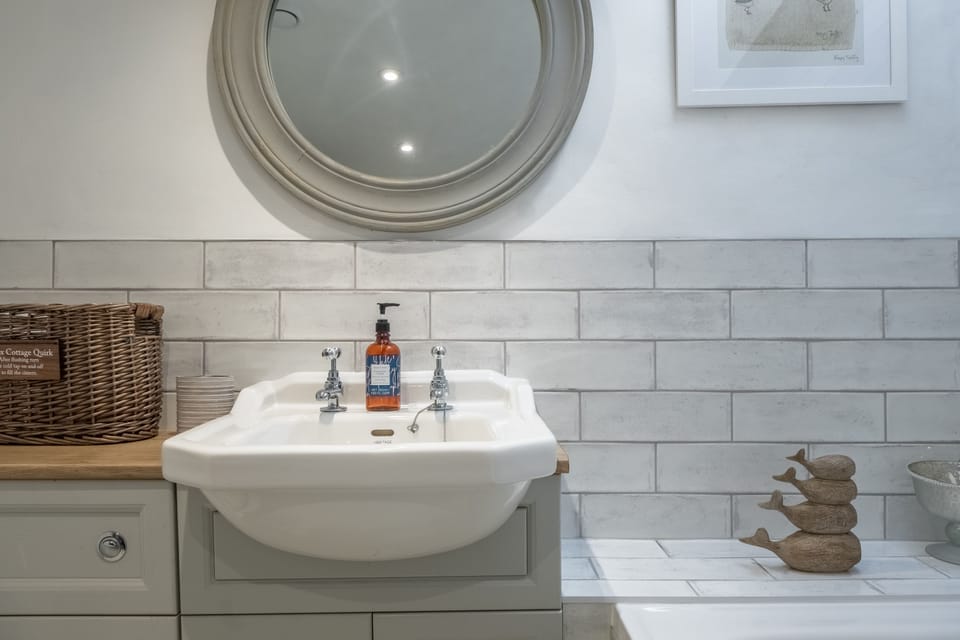 First floor: Bathroom detail