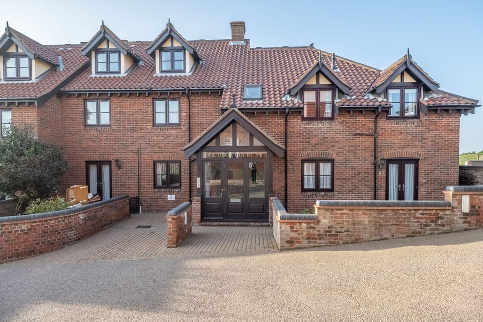 Apartment Eight by the Sea, Sheringham: A second floor apartment, with an allocated parking space, perfectly located on the sea front in charming Sheringham