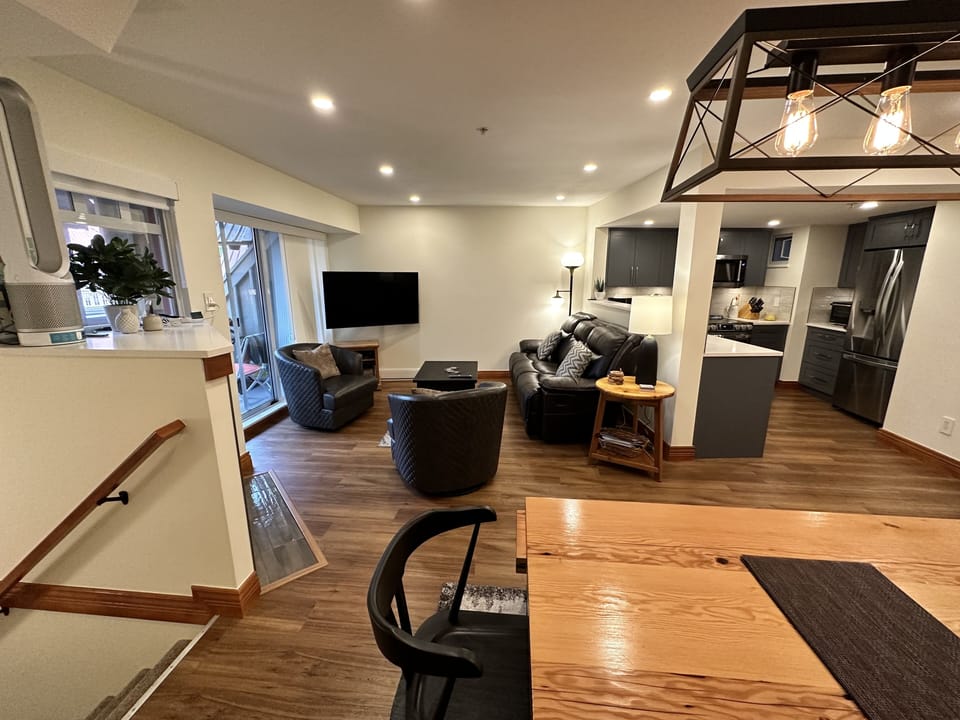 Zynerspace Cozy Cabin Vibe showing livingroom, kitchen and dining area.
