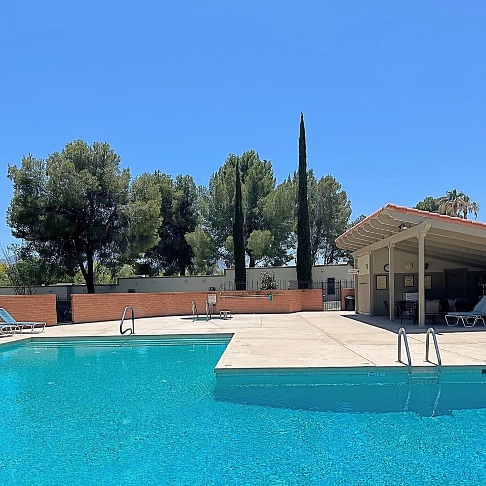 This sparkling pool...