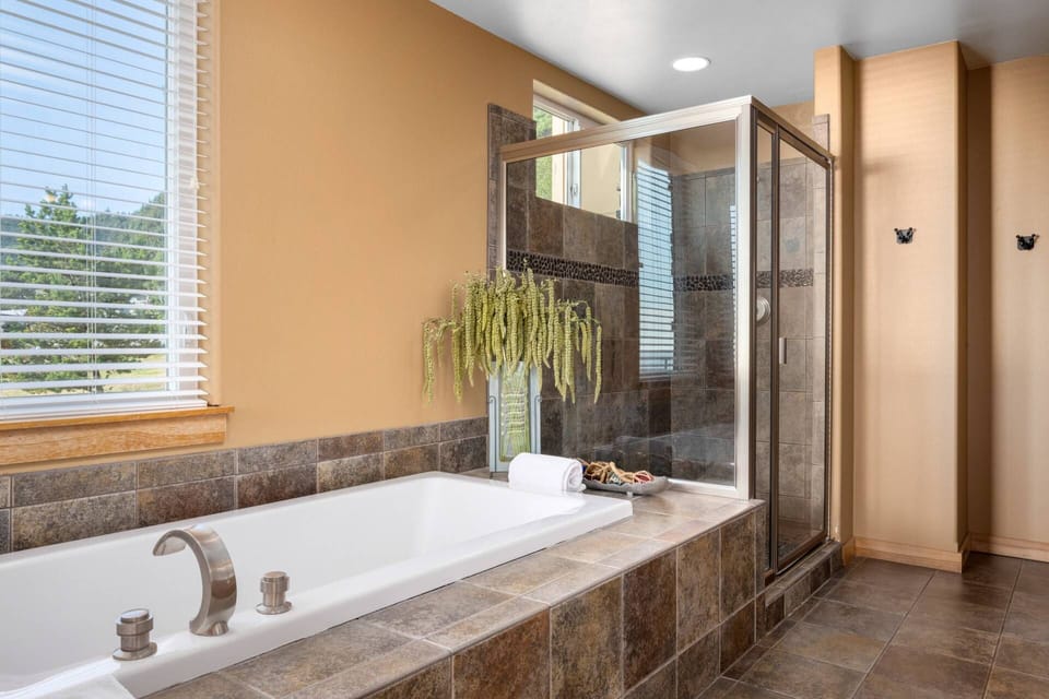 With 3.5 bathrooms everyone staying here has ample privacy.
