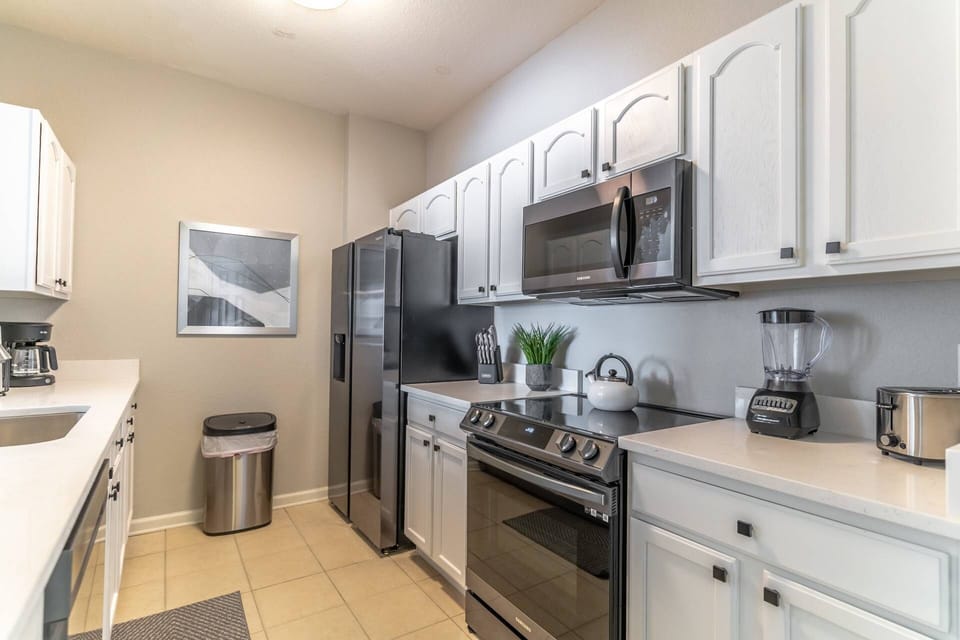 Spacious and Modern Kitchen With Everything You Need