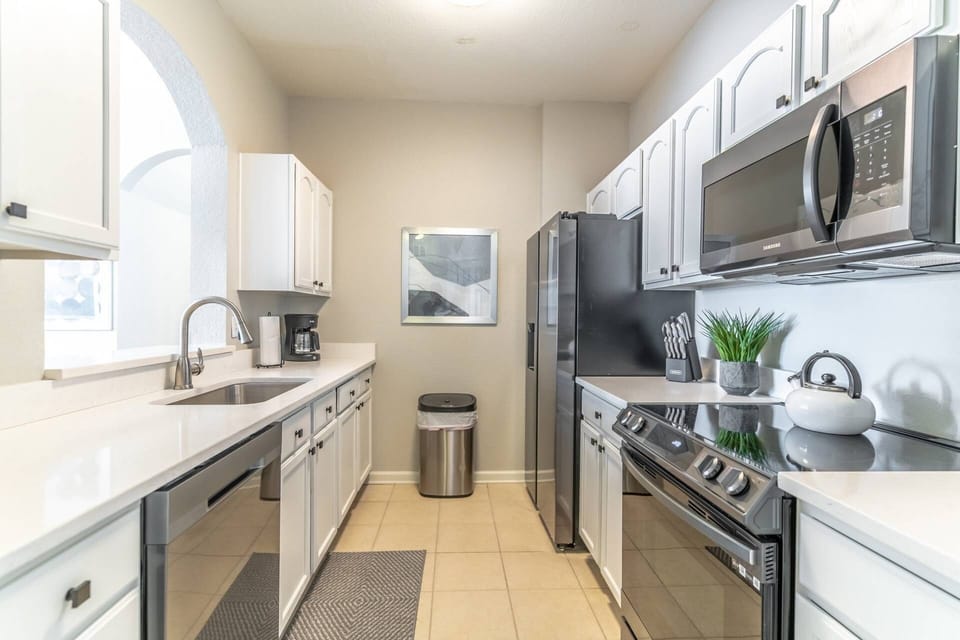 Fully Remodeled Kitchen - New Cabinets, Appliances and Much More
