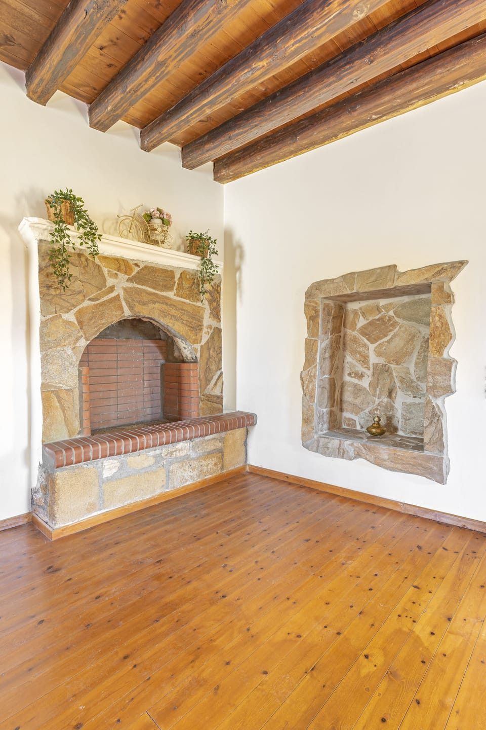 2nd Fireplace in the bedroom.