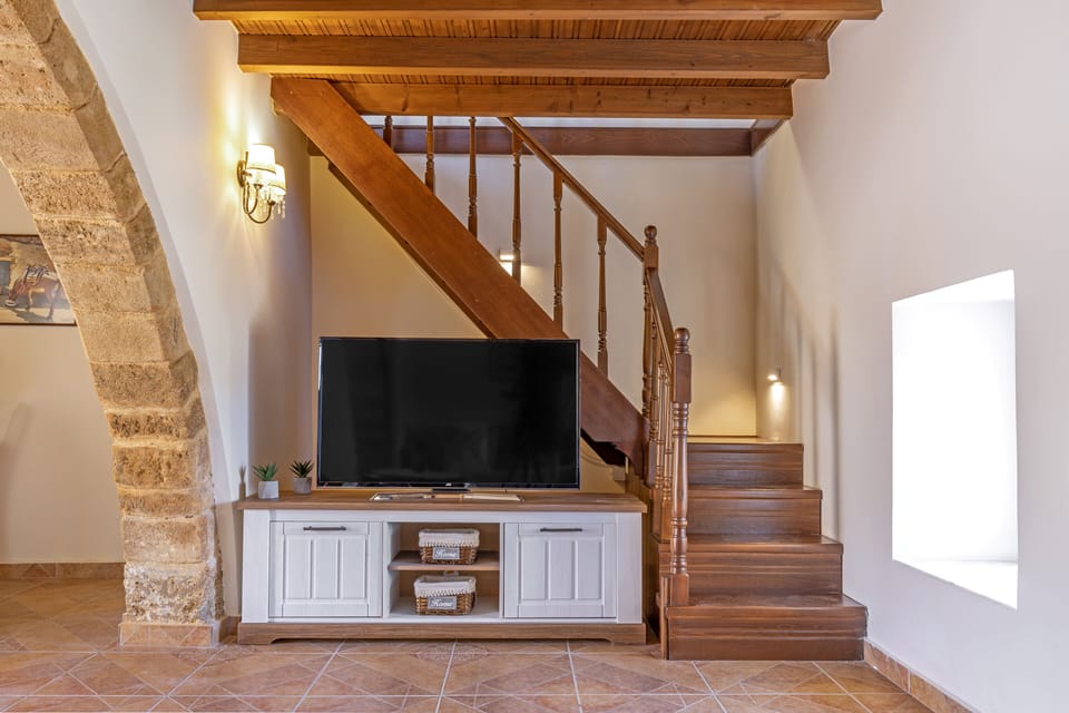 Livingroom (SmartTV & Stairs)