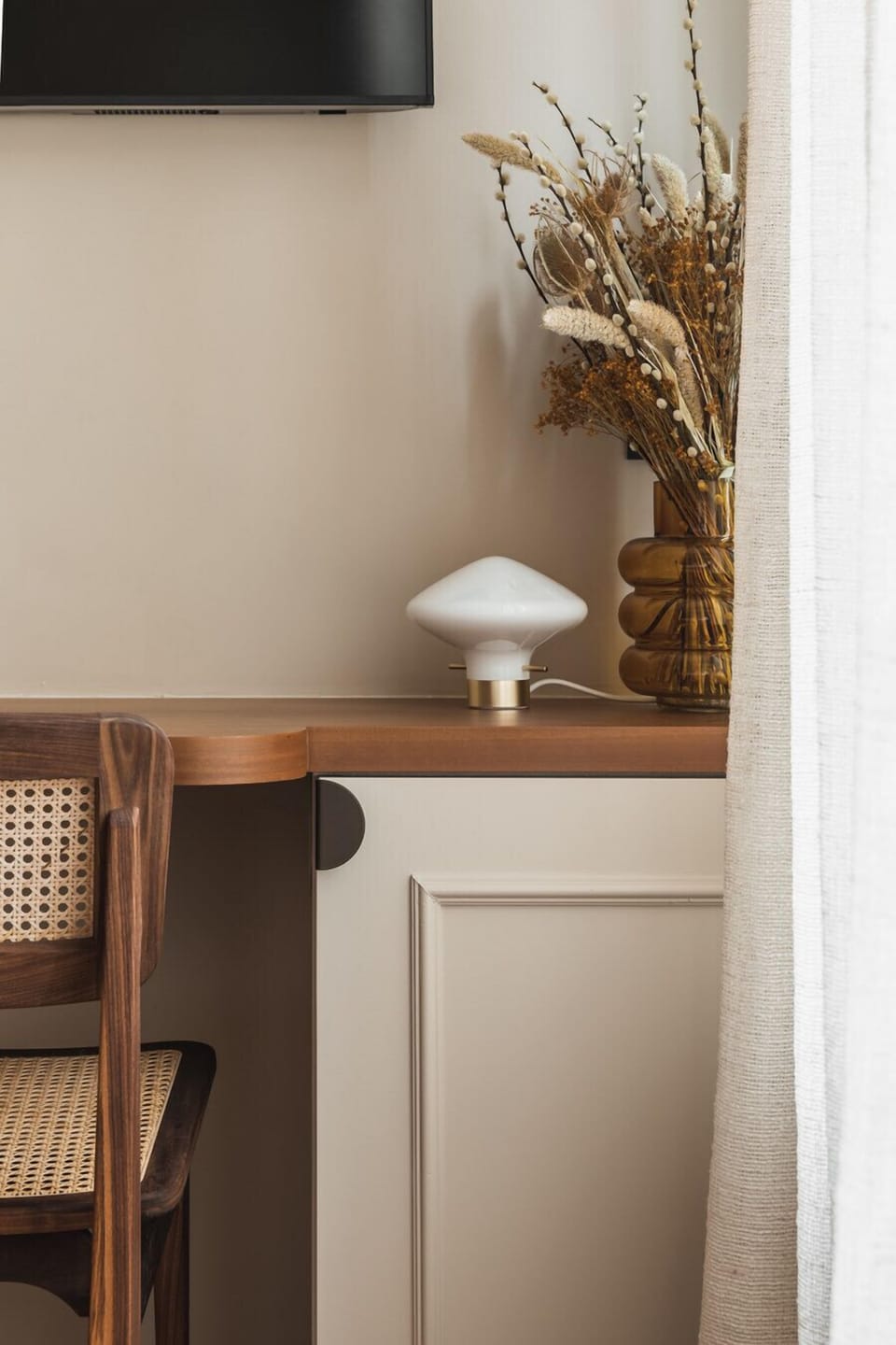 Egyptian cotton sheets, premium bedding, down comforters, minibar