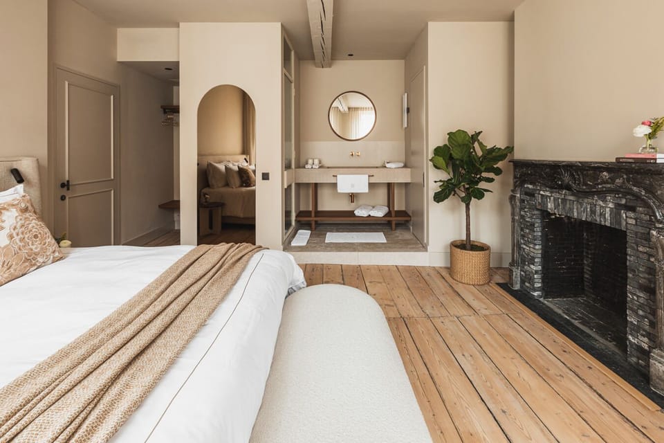 Egyptian cotton sheets, premium bedding, down comforters, minibar