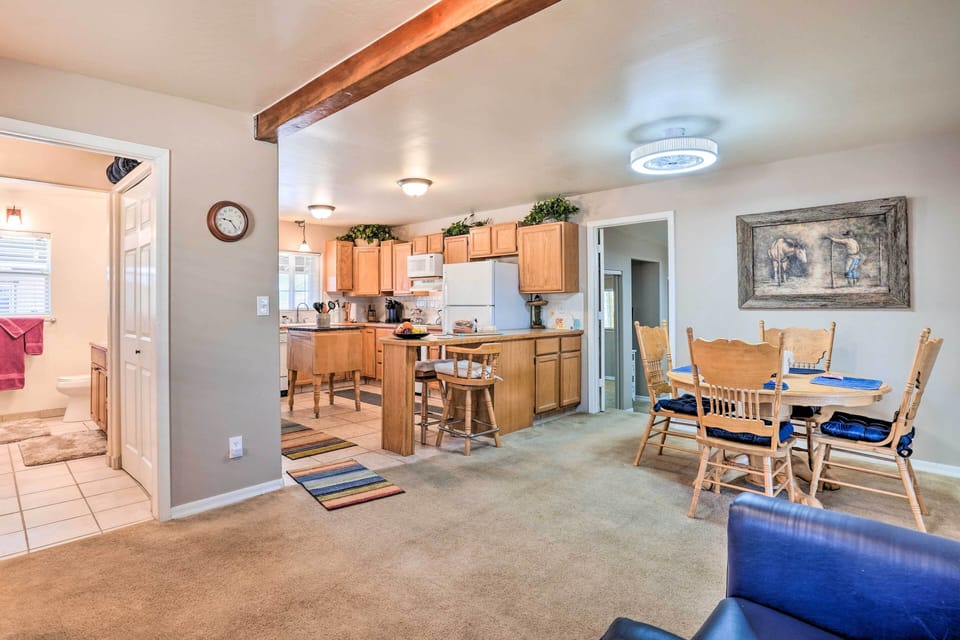 Dining Area | Kitchen
