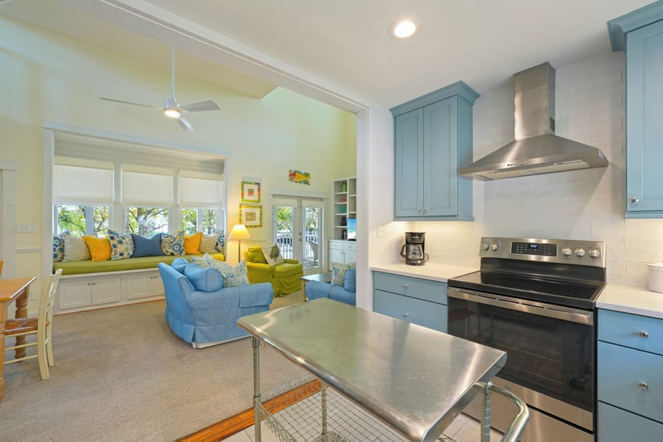 RENVOATED KITCHEN, QUARTZ COUNTERS & ALL NEW APPLIANCES