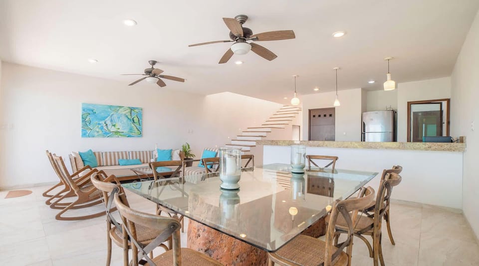 Enjoy your meals with a side of incredible ocean views and coastal breezes.