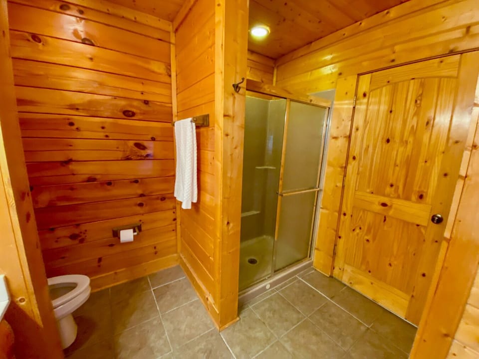 Upper level master bathroom 