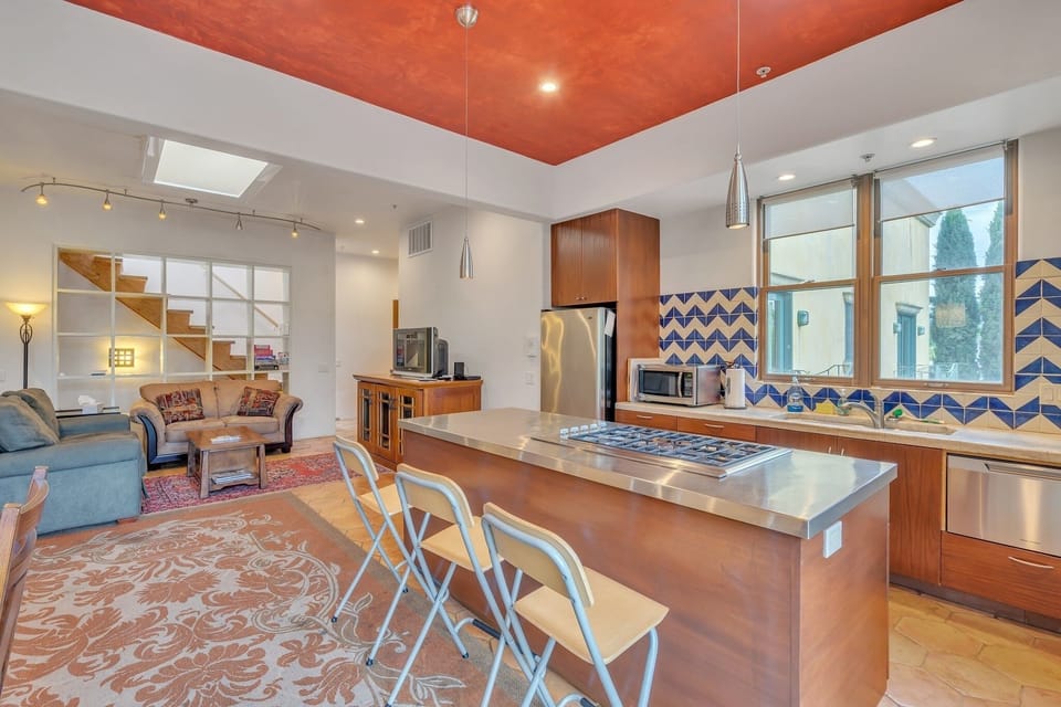 Indoors, Room, Kitchen Island, Flooring, Kitchen