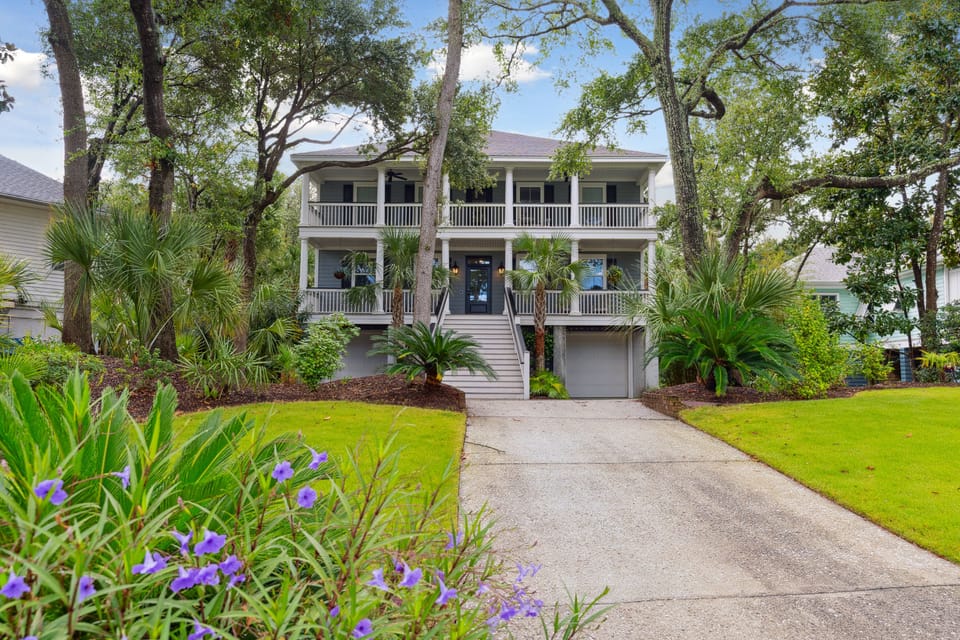 On The Half Shell Near the Beach - Ample Parking