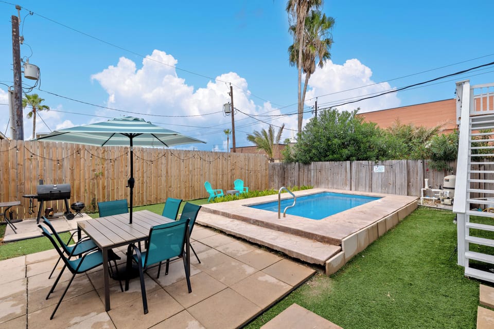 Private pool & fenced backyard — perfect for groups