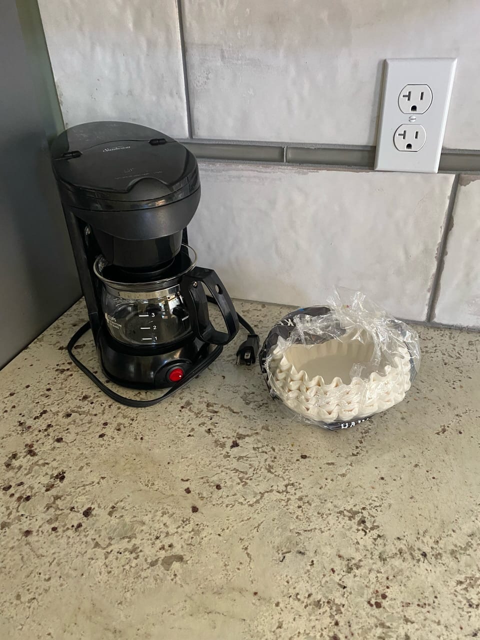 Small 4 cup coffee machine with filters