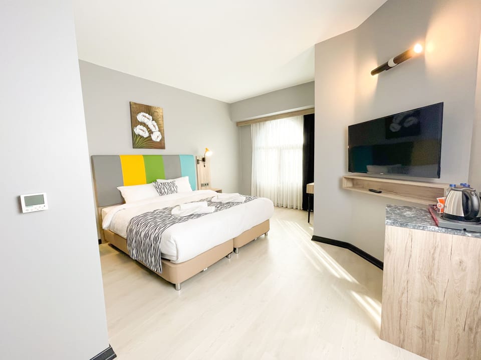Deluxe Room | Premium bedding, down comforters, Select Comfort beds, minibar