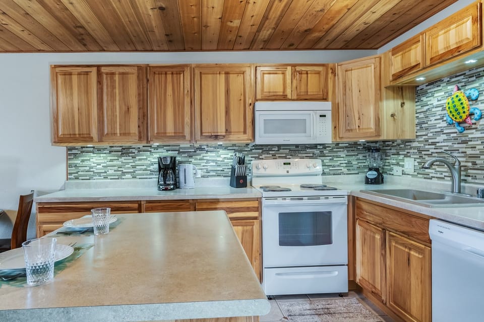 The chef in the family is sure to enjoy this beautiful kitchen. 
