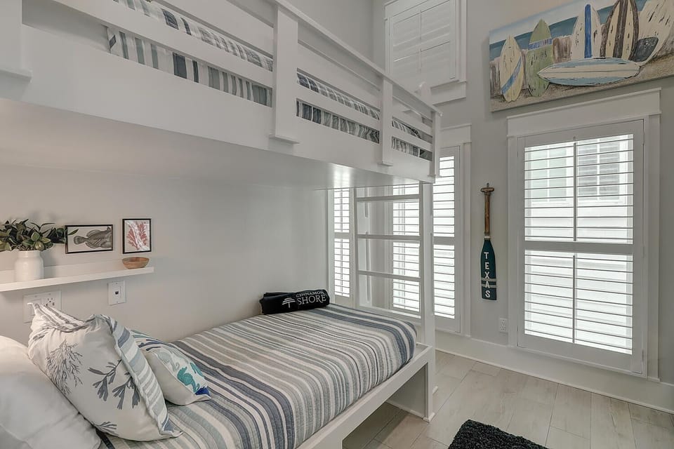2nd Floor Twin/Twin, Twin/Queen Bunk Room