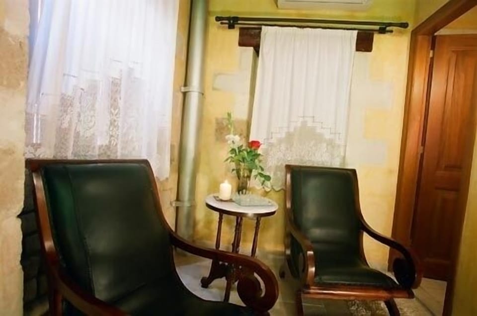 Deluxe Suite, Jetted Tub | Living area | Plasma TV