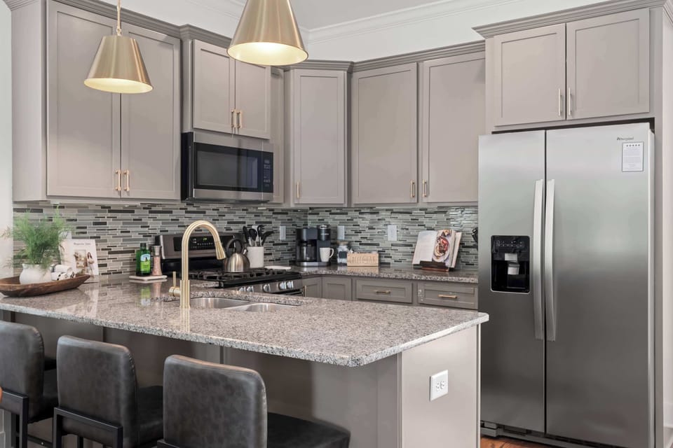 Fully equipped kitchen with island seating—cook in, or just pour the coffee.