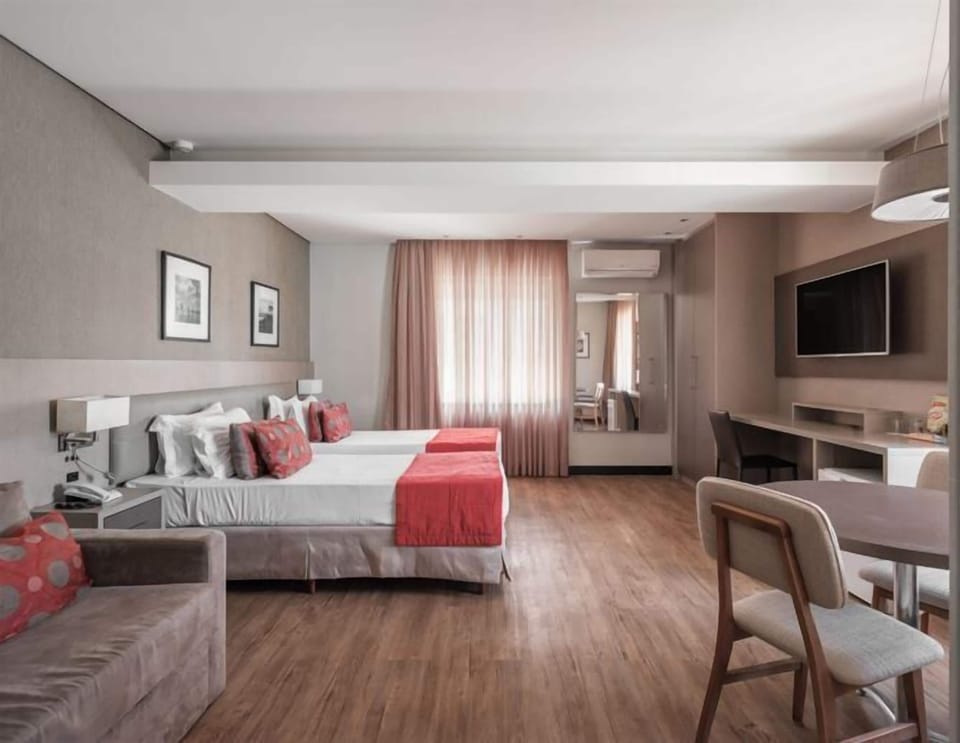 Premium Twin Room | Premium bedding, minibar, in-room safe, desk
