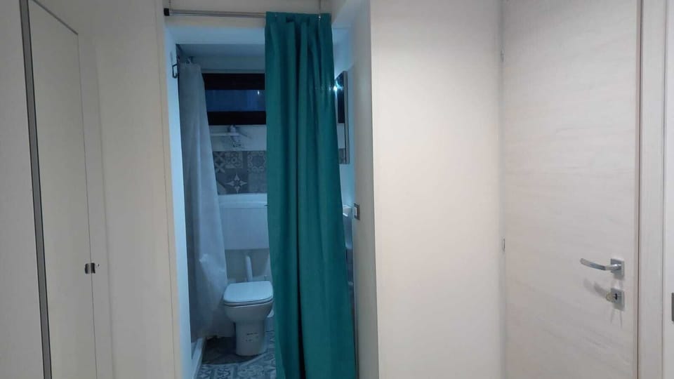 Room, 1 Bedroom | Bathroom amenities