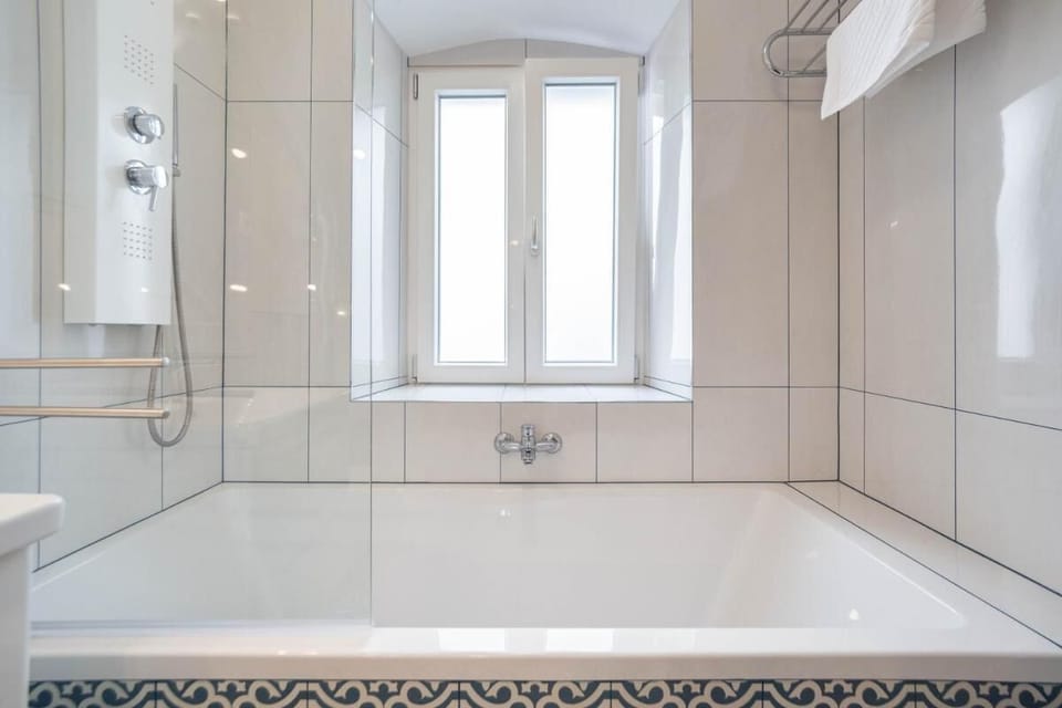 Room, 1 Bedroom, City View | Bathroom