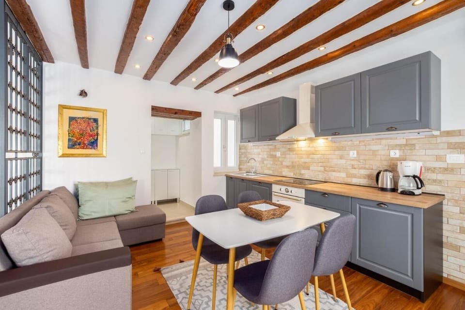 Room, 1 Bedroom, City View | Interior