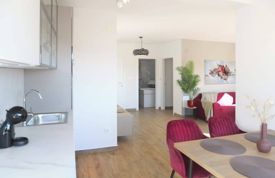 Apartment, 1 Bedroom, Balcony, Garden View | Interior