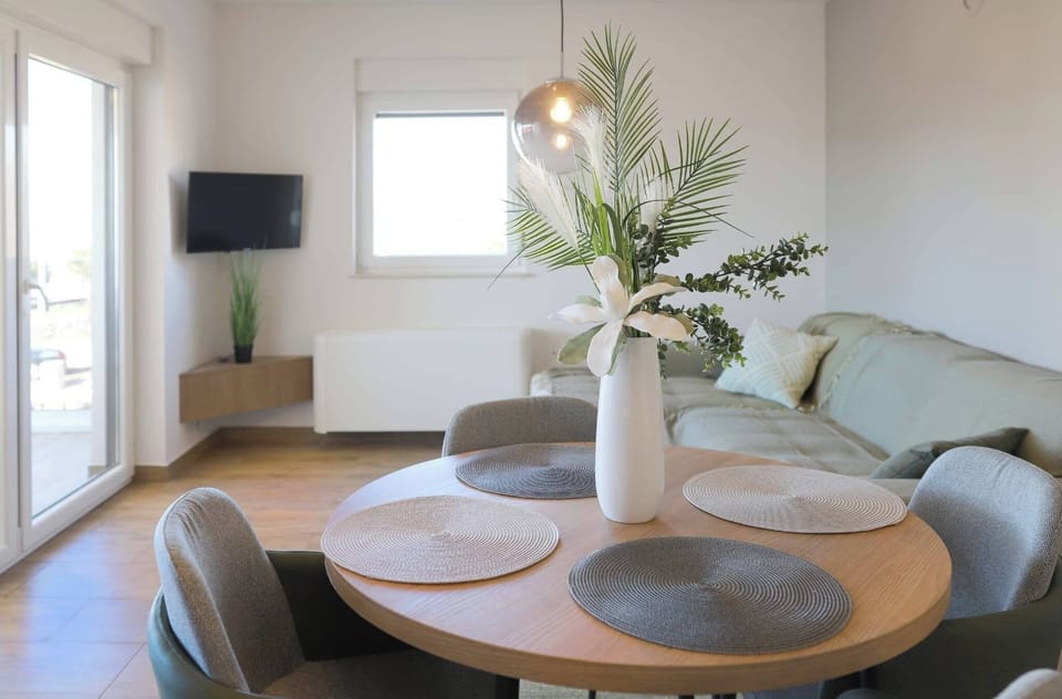 Apartment, 1 Bedroom, Balcony, Garden View | Living room