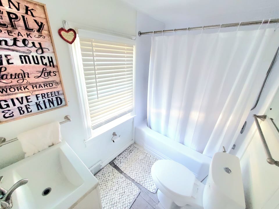 Shared Dormitory, 1 Bedroom | Bathroom