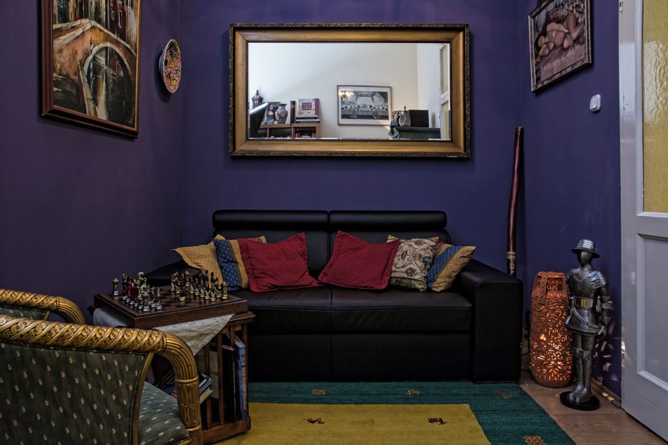 Apartment, 2 Bedrooms, Smoking, Terrace | Living room | Books