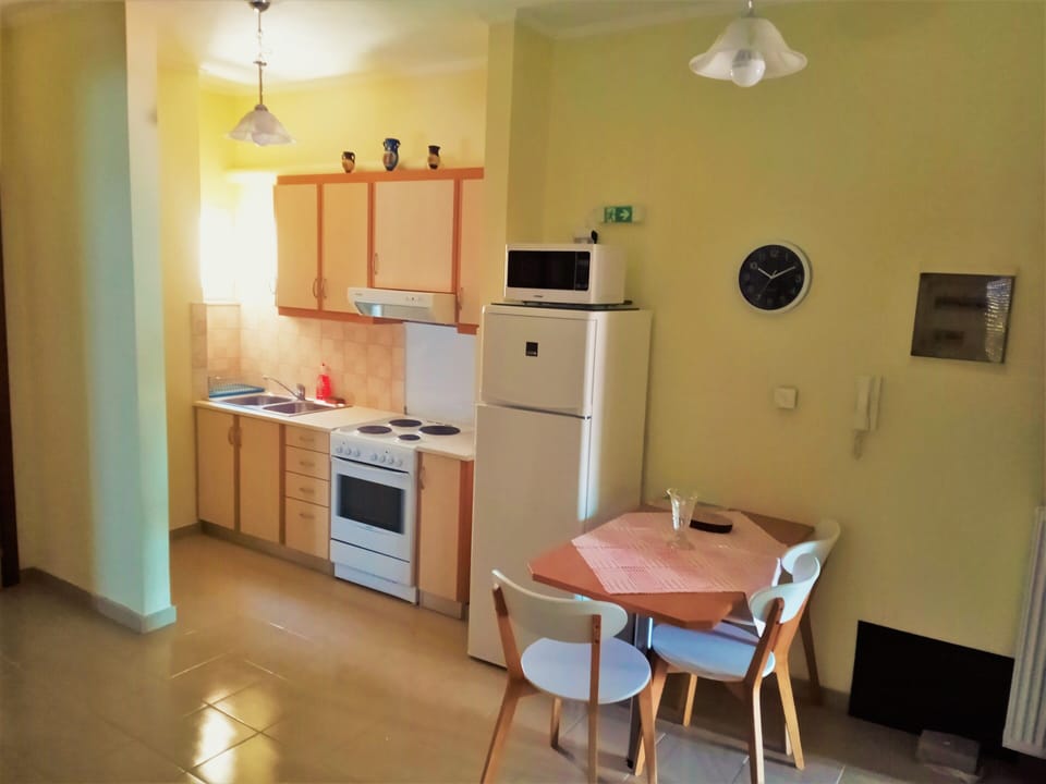 Microwave, stovetop, toaster, cookware/dishes/utensils