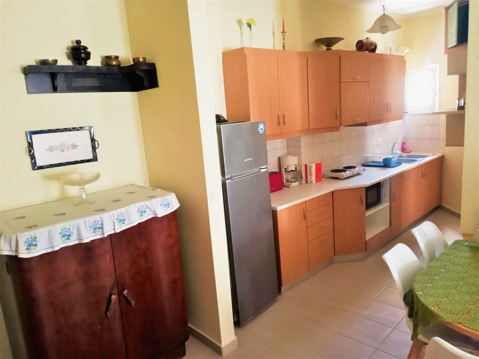 Apartment | Private kitchen | Microwave, stovetop, toaster, cookware/dishes/utensils