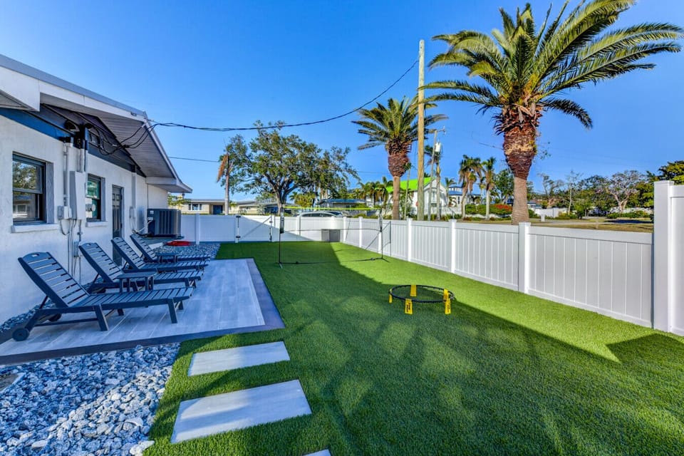So many yard activities! SpikeBall, Badmitton, Connect 4, and more!