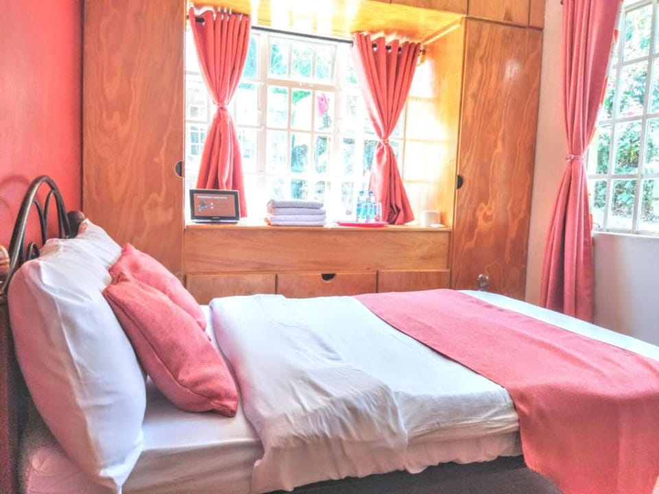Apartment, 1 Bedroom | 1 bedroom, bed sheets