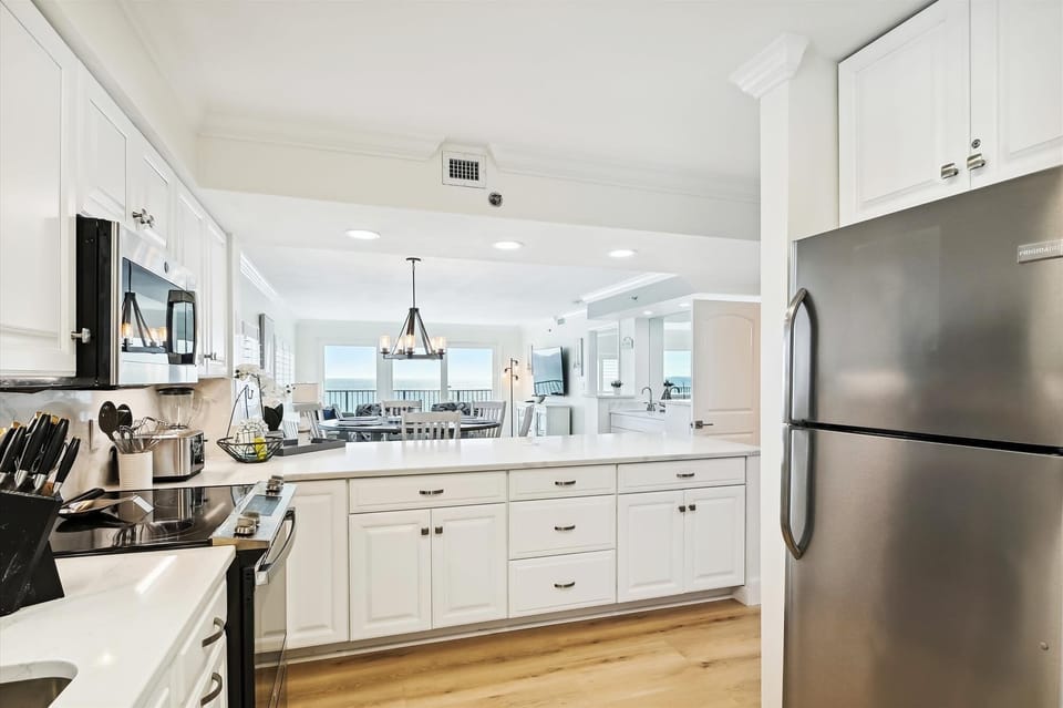 Condo, 3 Bedrooms | Private kitchen | Fridge, coffee/tea maker, toaster, blender