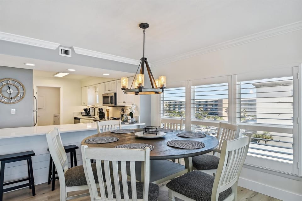 Condo, 3 Bedrooms | Dining