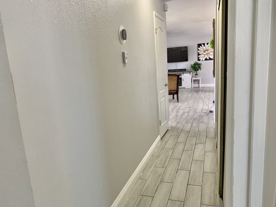Same hall. Picture taken towards the living room 