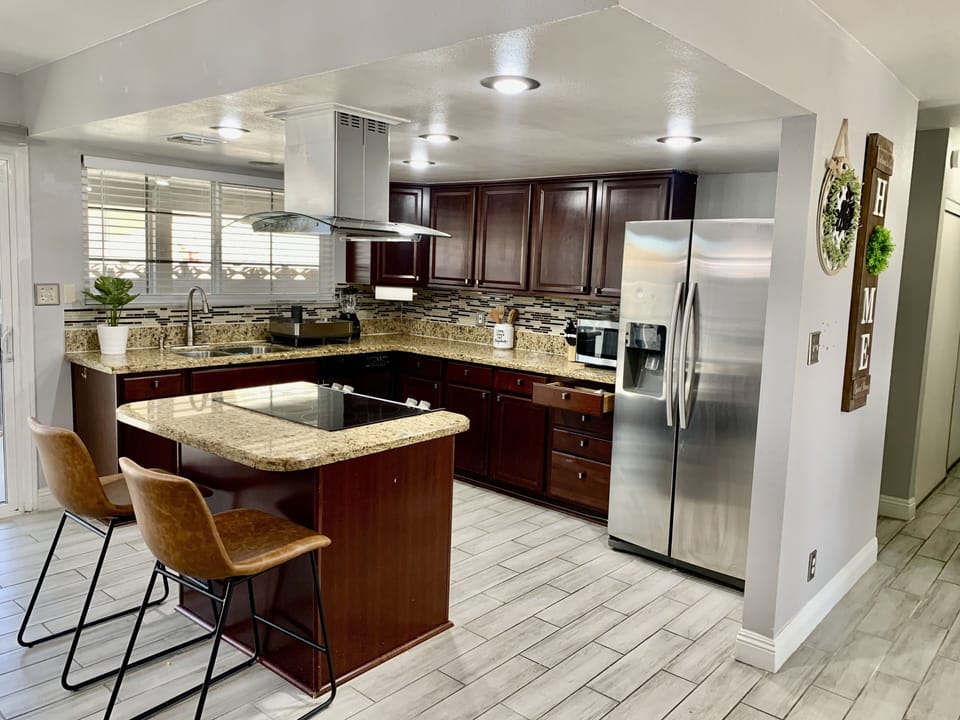 Full equipped kitchen. 