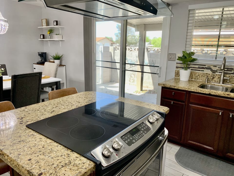 Electric stove with oven 